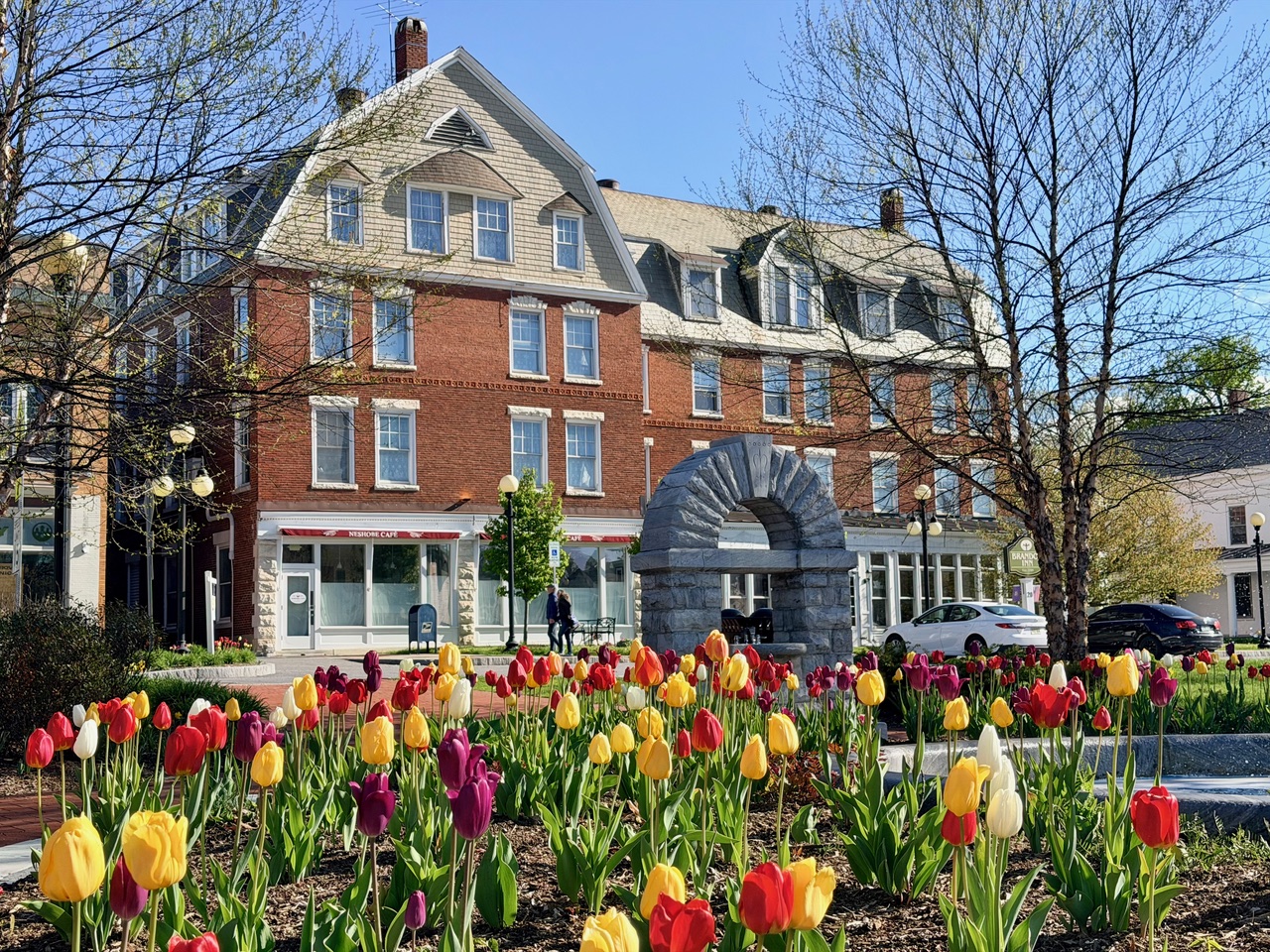 The Brandon Inn exterior by day